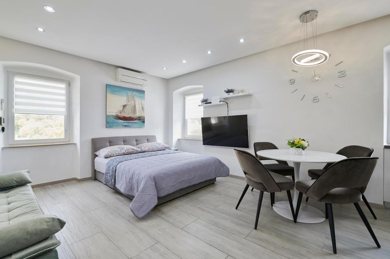 Apartments And Rooms Misic โตรกีร์ ภายนอก รูปภาพ